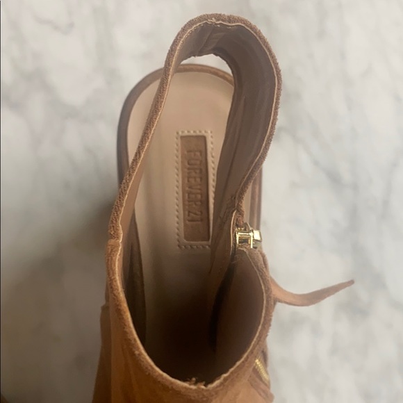 BRAND new! Suede heels - Picture 5 of 7